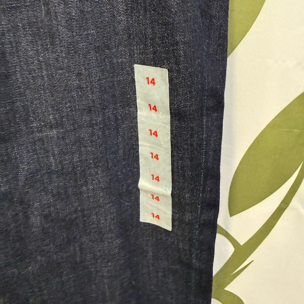 Old Navy  Women’s Dark Blue Denim Pixie Pant - Picture 4 of 5